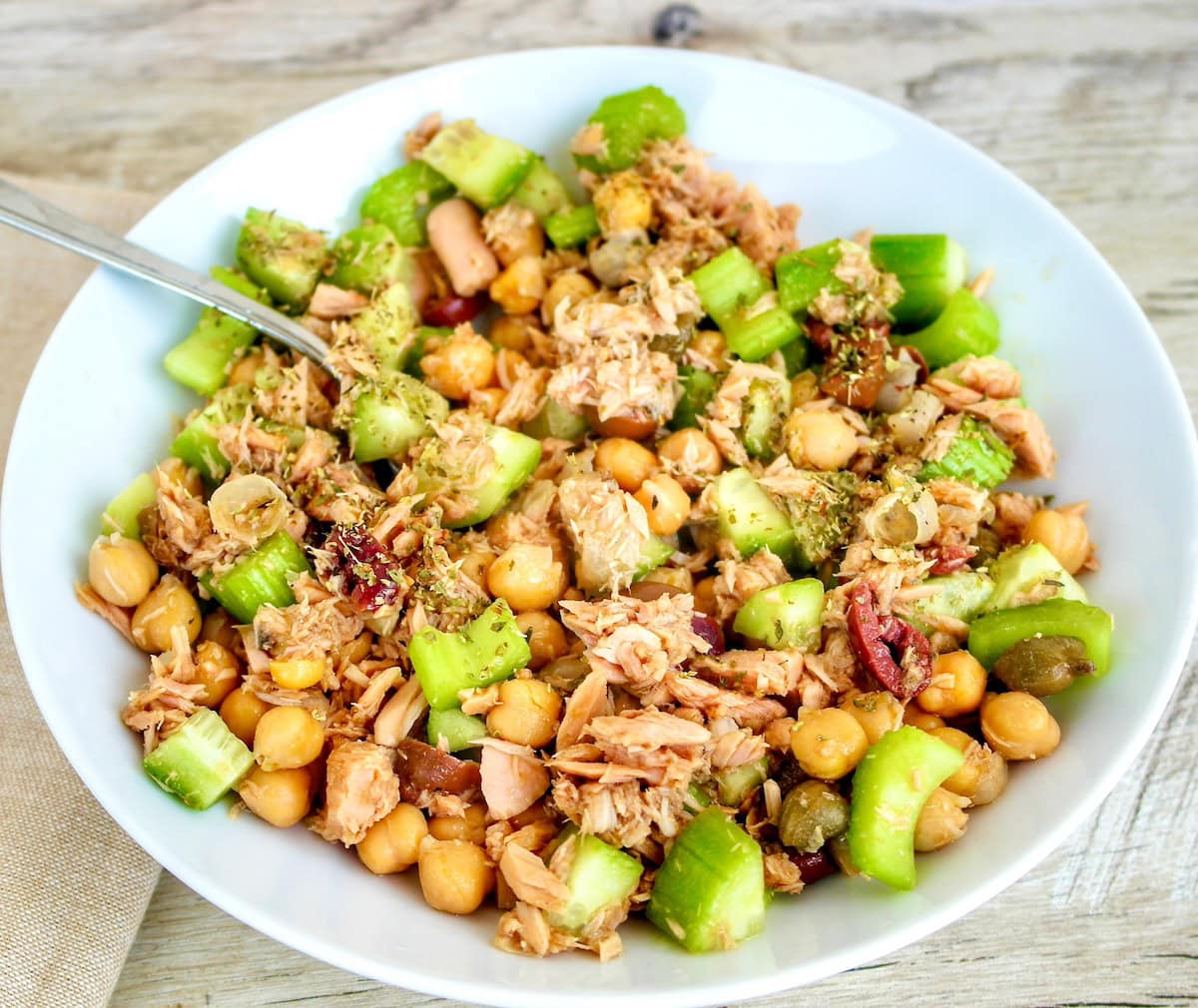 5 minute Mediterranean Chickpea Tuna Salad