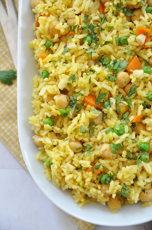 Mediterranean Garlic Rice with Chickpeas
