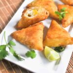 Cheese samosa served in a platter.