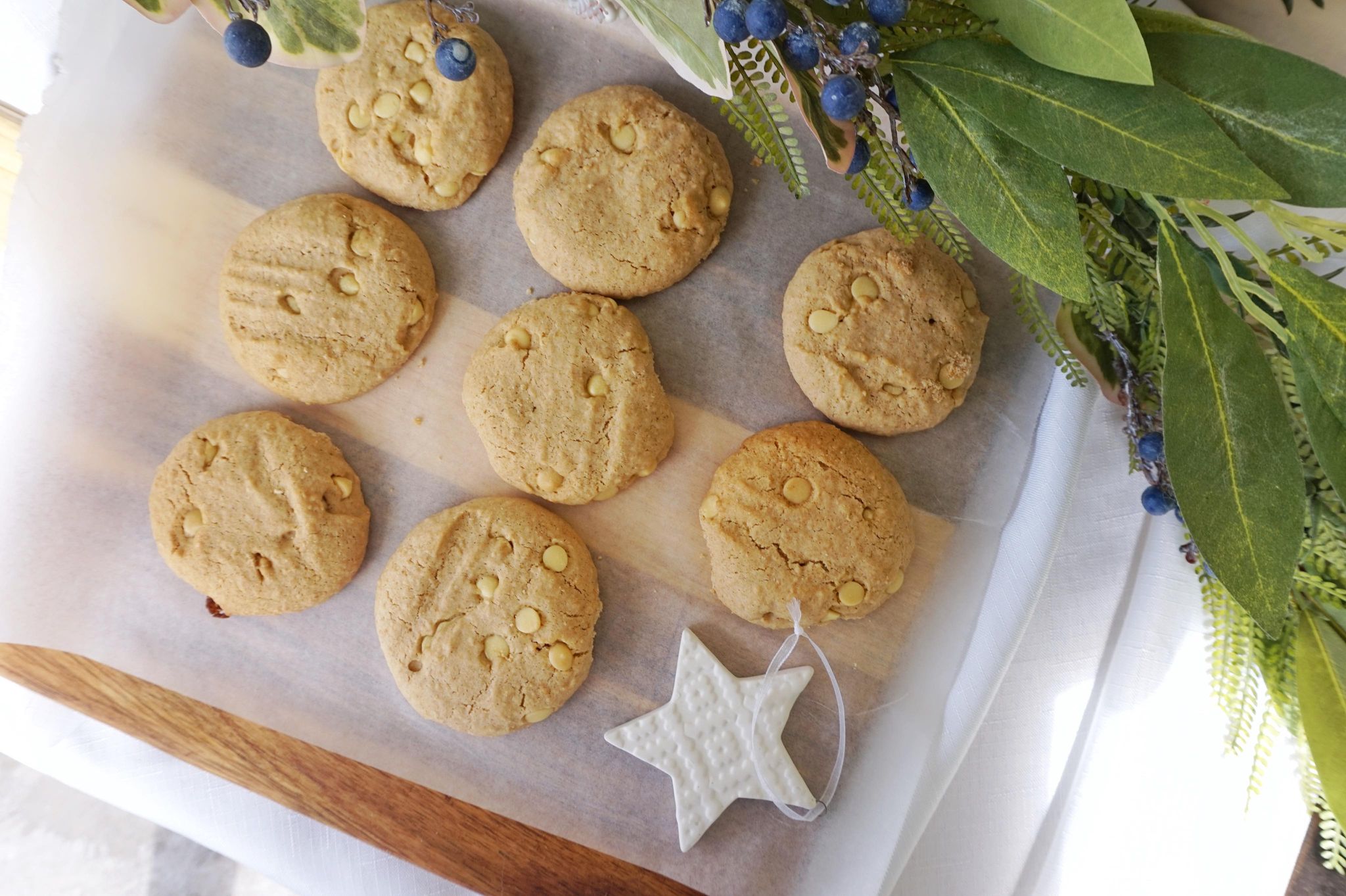 Clean Gingerbread White Chocolate Cookies