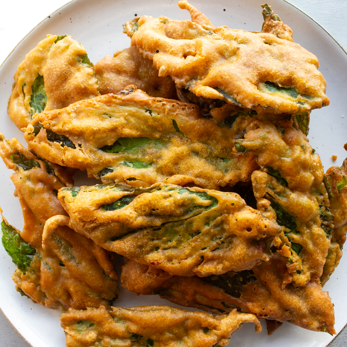 Crispy Pakistani Style Palak Pakoda (Spinach Fritters)