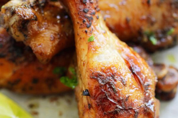Grilled jerk chicken served with a lime wedge.