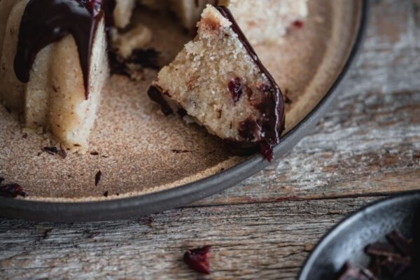 Halva semolina with honey, cranberries and rug