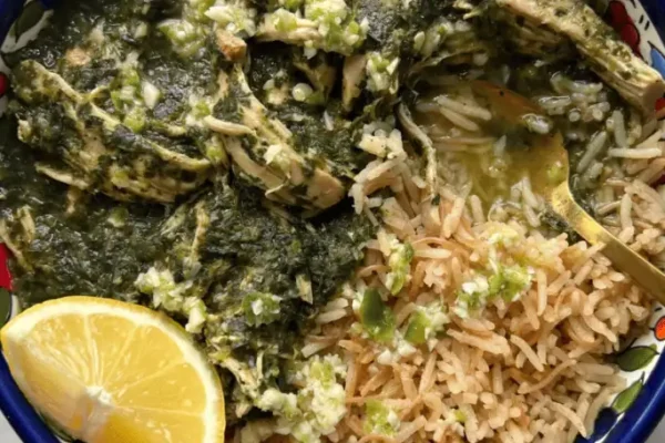 molokhia bowl with rice and stew with chicken and a lemon slice
