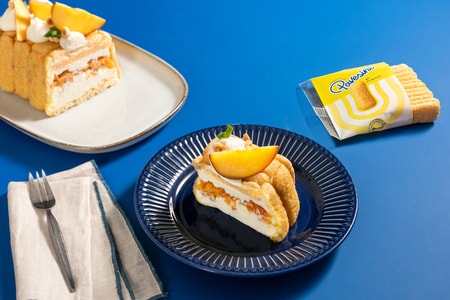 Cream and peaches tile with pavesini