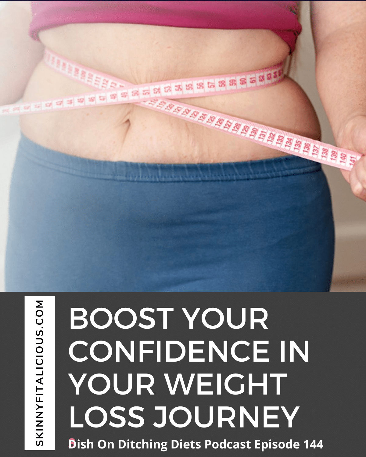 woman measuring her waist with a pink measuring tape.