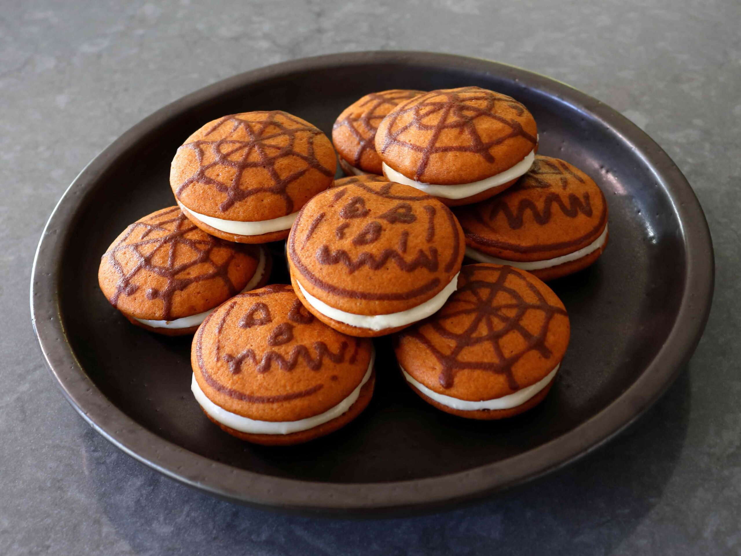 Halloween Pumpkin Whoopie Pies 1 Halloween Pumpkin Whoopie Pies