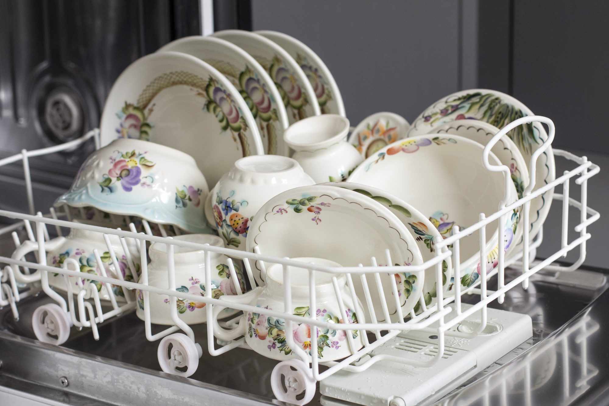 15 Kitchen Things You Should Never Put In Your Dishwasher 2 15 Kitchen Things You Should Never Put In Your Dishwasher