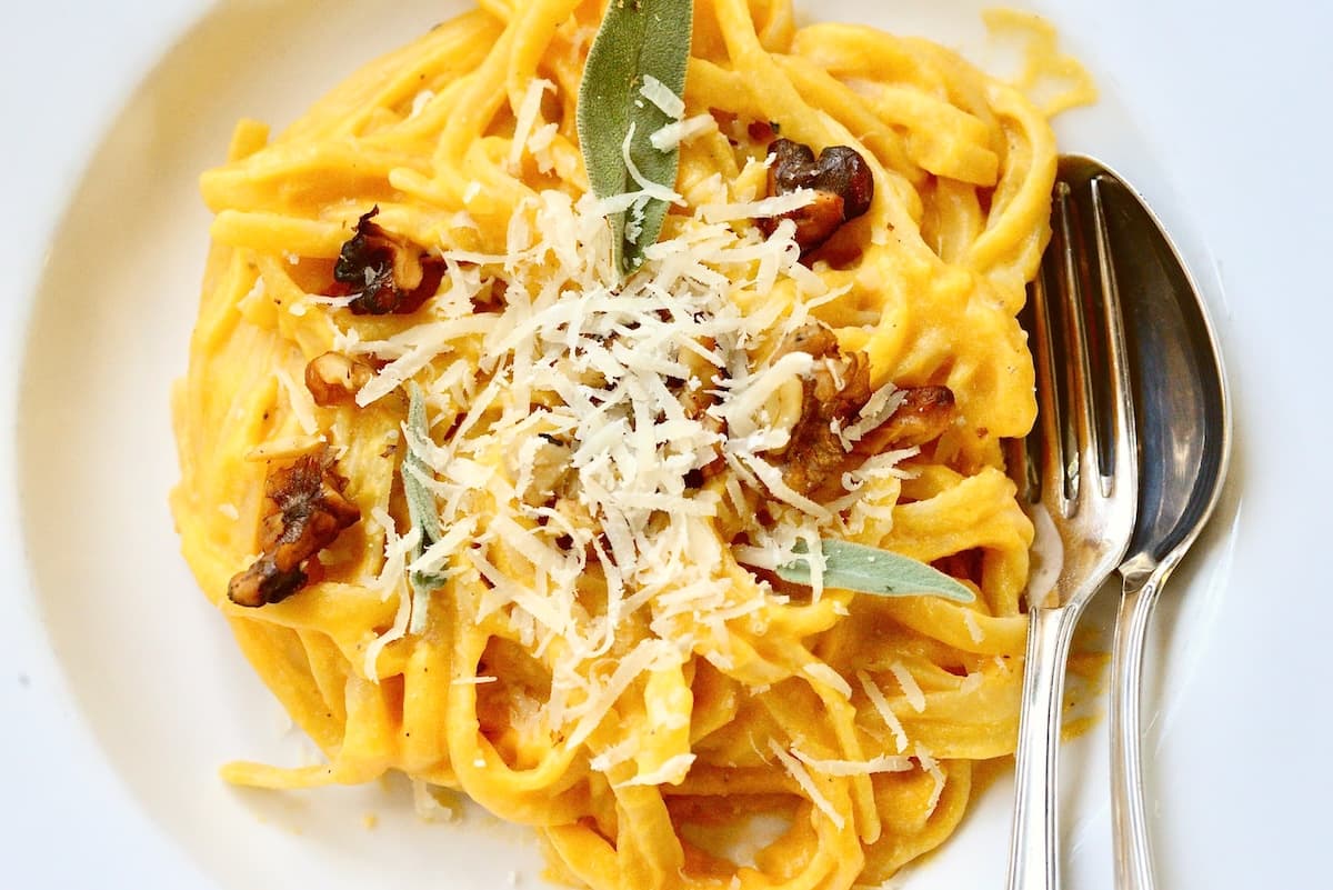 Butternut Squash Pasta Sauce | Pasta with pumpkin 5 butternut squash pasta with parmesan, chopped walnuts, and sage on plate